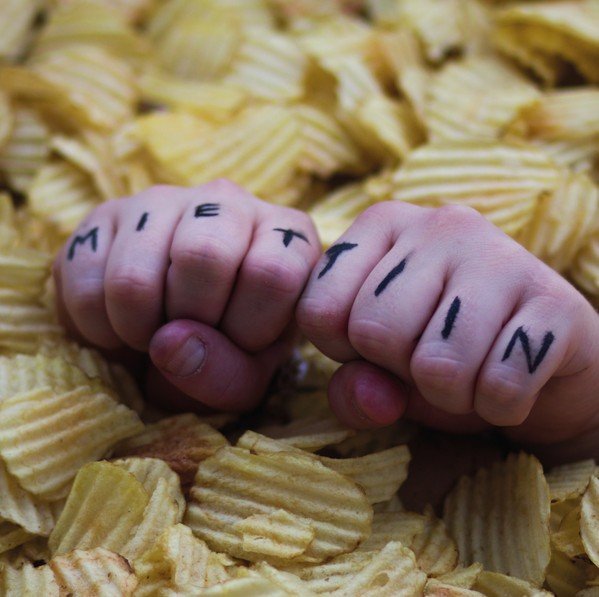 Miettiin: Pitäis vissiin elää (LP)